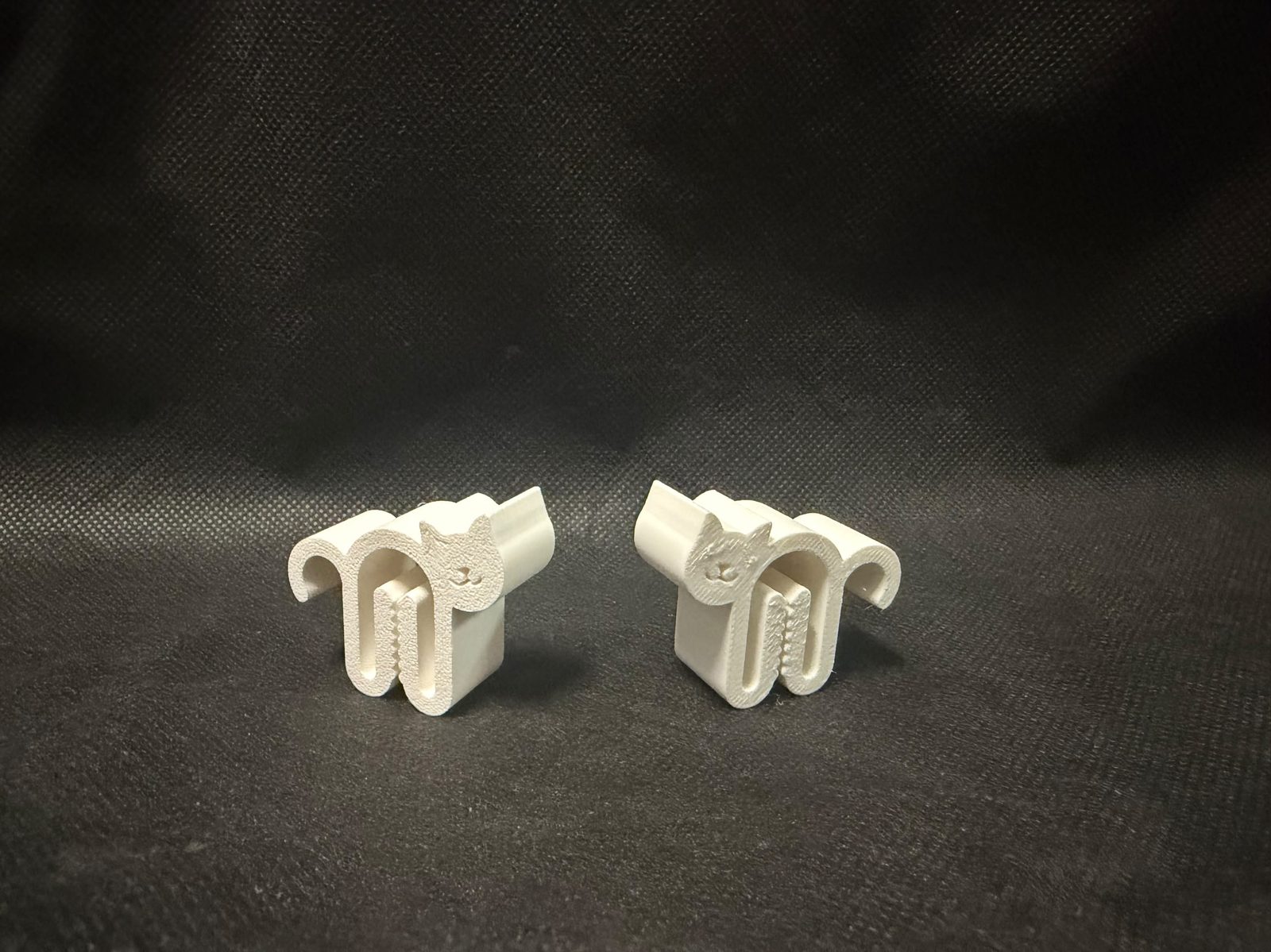 3D tištěné kočičí sponky na tašku
